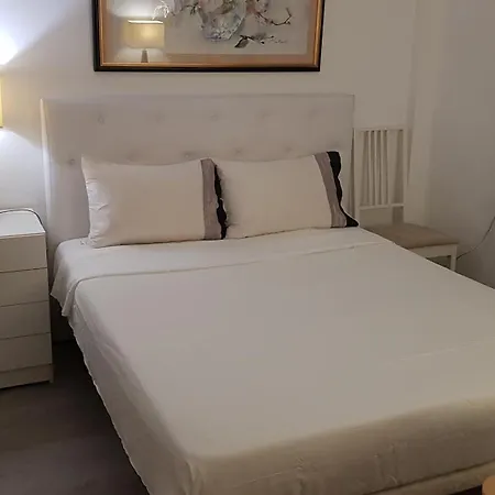 Little Peaceful Retreat With Bath, Heating, Terrace, Free Wifi Fridge Easy Parking