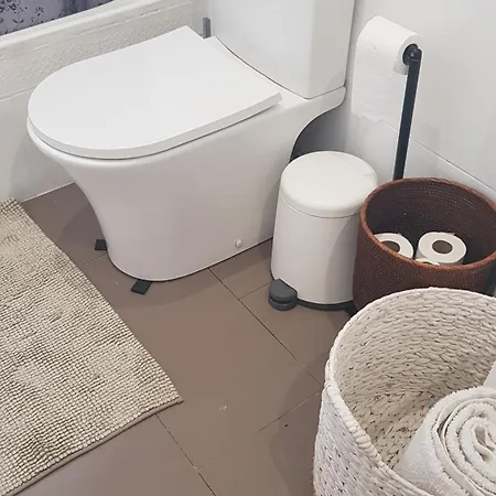 Homestay szállás Little Peaceful Retreat With Bath, Heating, Terrace, Free Wifi Fridge Easy Parking