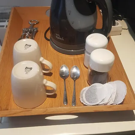 Little Peaceful Retreat With Bath, Heating, Terrace, Free Wifi Fridge Easy Parking