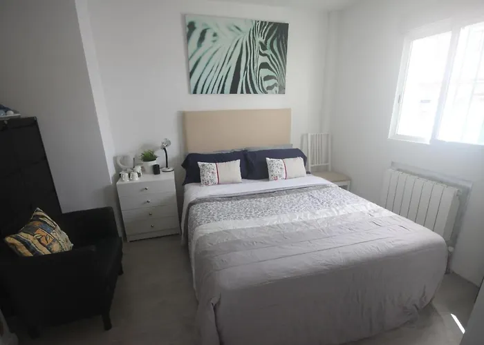 Accommodatie bij particulieren Little Peaceful Retreat With Bath, Heating, Terrace, Free Wifi Fridge Easy Parking *