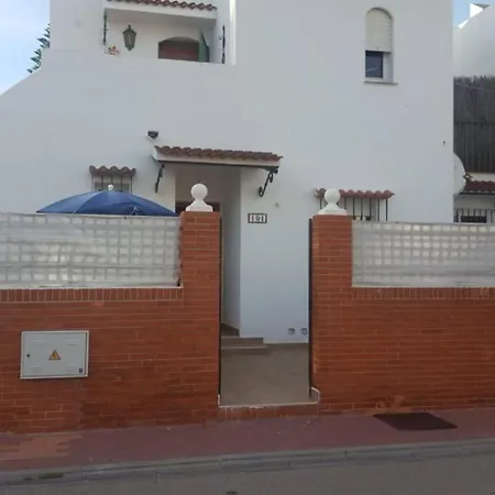 홈스테이 Little Peaceful Retreat With Bath, Heating, Terrace, Free Wifi Fridge Easy Parking 마르베야