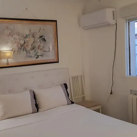 Little Peaceful Retreat With Bath, Heating, Terrace, Free Wifi Fridge Easy Parking * 마르베야