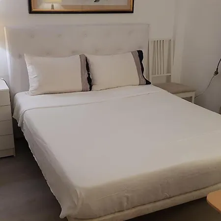 Little Peaceful Retreat With Bath, Heating, Terrace, Free Wifi Fridge Easy Parking 홈스테이 *