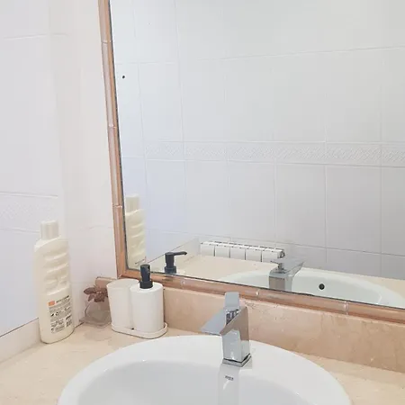 منزل للإقامة Little Peaceful Retreat With Bath, Heating, Terrace, Free Wifi Fridge Easy Parking *