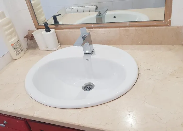 Little Peaceful Retreat With Bath, Heating, Terrace, Free Wifi Fridge Easy Parking 홈스테이