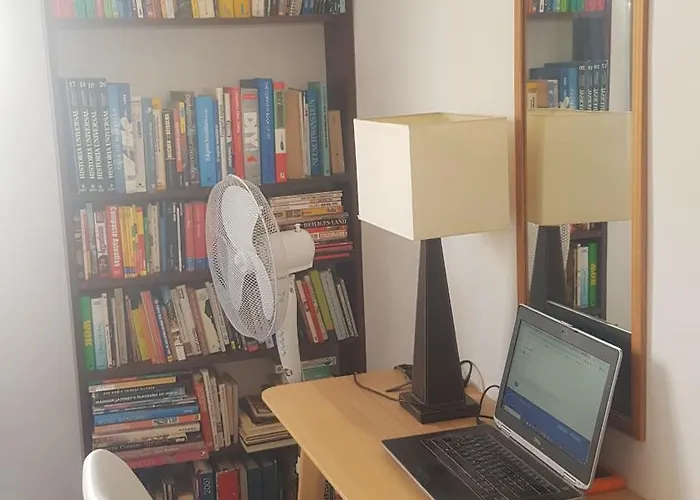 홈스테이 Little Peaceful Retreat With Bath, Heating, Terrace, Free Wifi Fridge Easy Parking *