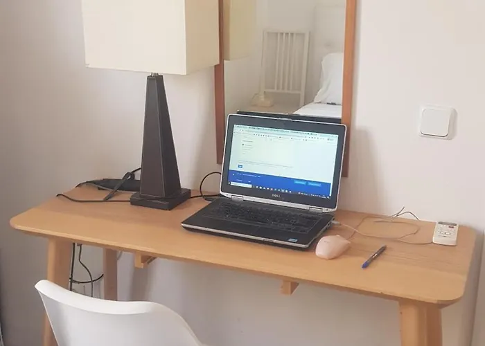 홈스테이 Little Peaceful Retreat With Bath, Heating, Terrace, Free Wifi Fridge Easy Parking