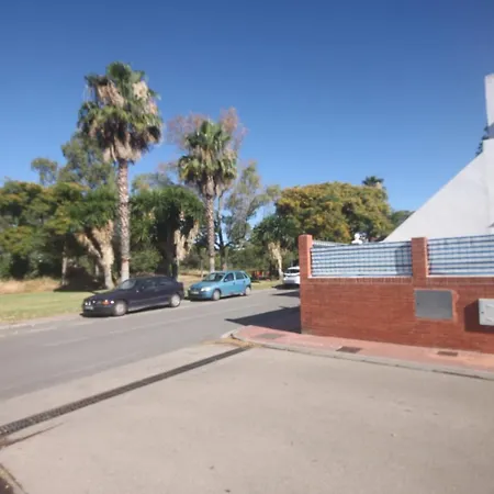 Little Peaceful Retreat With Bath, Heating, Terrace, Free Wifi Fridge Easy Parking