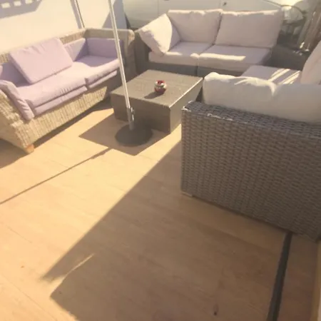 Little Peaceful Retreat With Bath, Heating, Terrace, Free Wifi Fridge Easy Parking Accommodatie bij particulieren