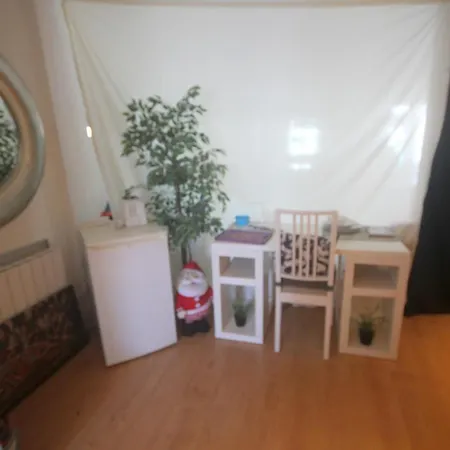 Little Peaceful Retreat With Bath, Heating, Terrace, Free Wifi Fridge Easy Parking Pansiyon