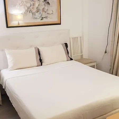 Little Peaceful Retreat With Bath, Heating, Terrace, Free Wifi Fridge Easy Parking Pansiyon Marbella