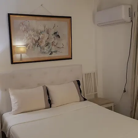 Little Peaceful Retreat With Bath, Heating, Terrace, Free Wifi Fridge Easy Parking *