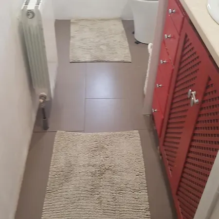 Little Peaceful Retreat With Bath, Heating, Terrace, Free Wifi Fridge Easy Parking Pansiyon