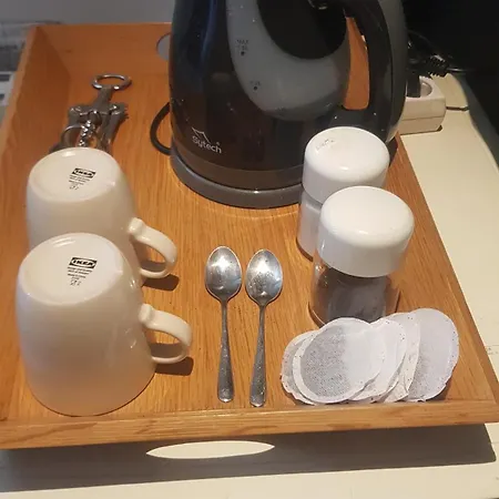 Little Peaceful Retreat With Bath, Heating, Terrace, Free Wifi Fridge Easy Parking Pansiyon