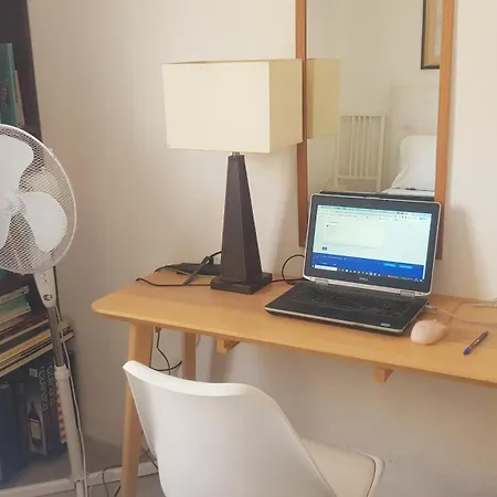 Little Peaceful Retreat With Bath, Heating, Terrace, Free Wifi Fridge Easy Parking