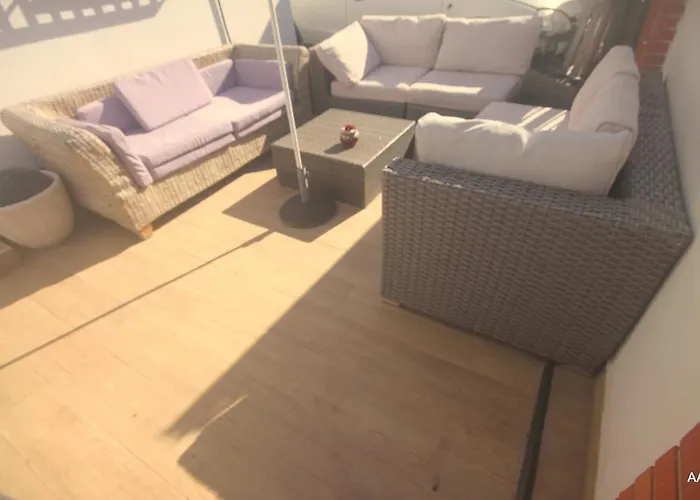Little Peaceful Retreat With Bath, Heating, Terrace, Free Wifi Fridge Easy Parking Habitación en casa particular