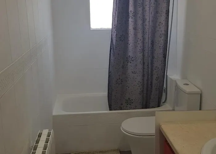 Little Peaceful Retreat With Bath, Heating, Terrace, Free Wifi Fridge Easy Parking *