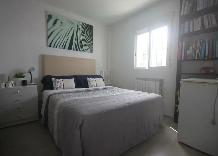 Privatunterkunft Little Peaceful Retreat With Bath, Heating, Terrace, Free Wifi Fridge Easy Parking