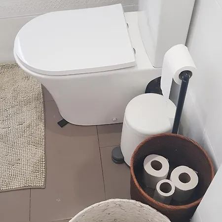 Little Peaceful Retreat With Bath, Heating, Terrace, Free Wifi Fridge Easy Parking Ubytování v soukromí *